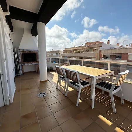 דירה Seaview Penthouse טורבייחה